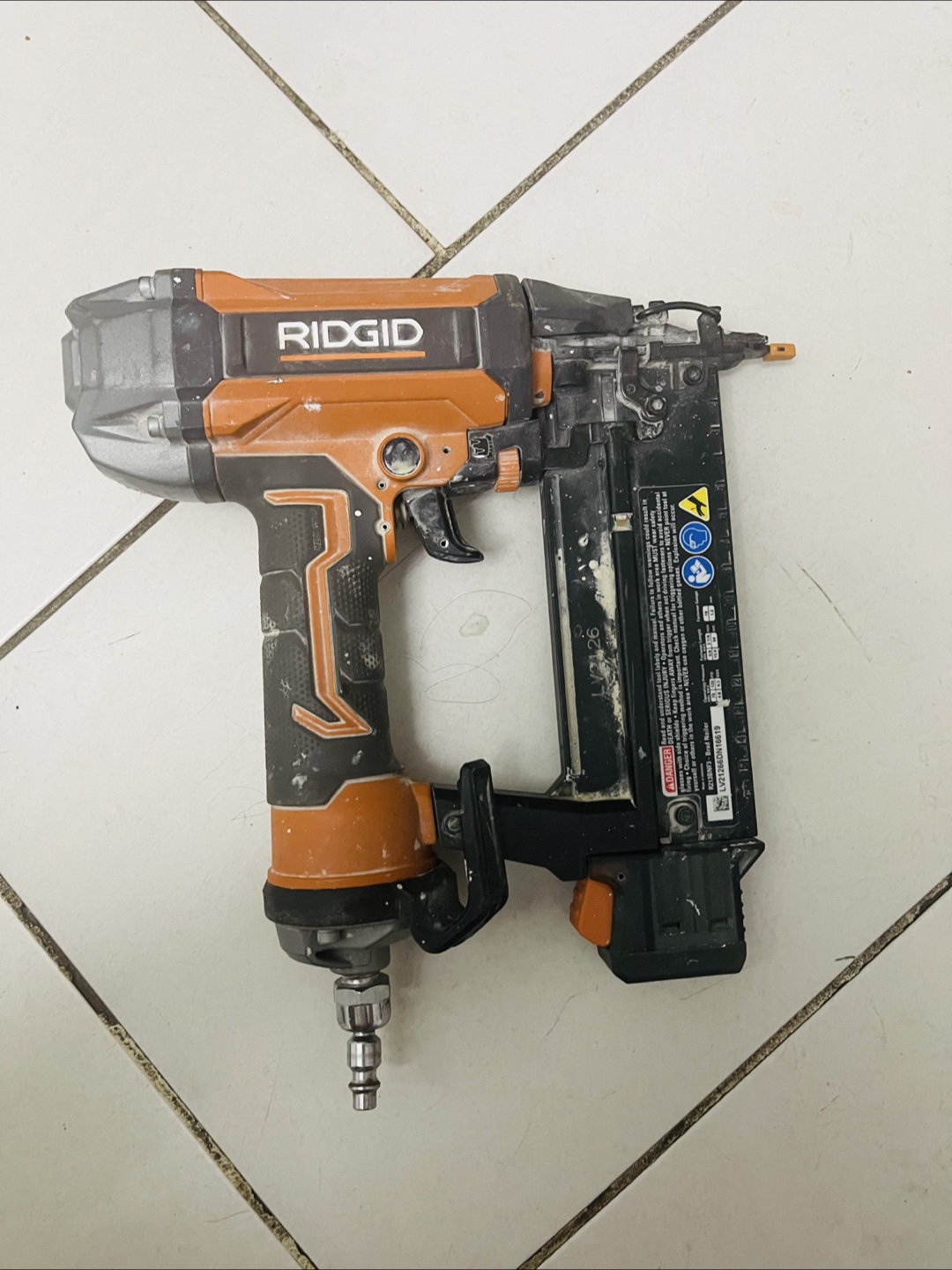 RIDGID 18-Gauge Brad Nailer - photo 2