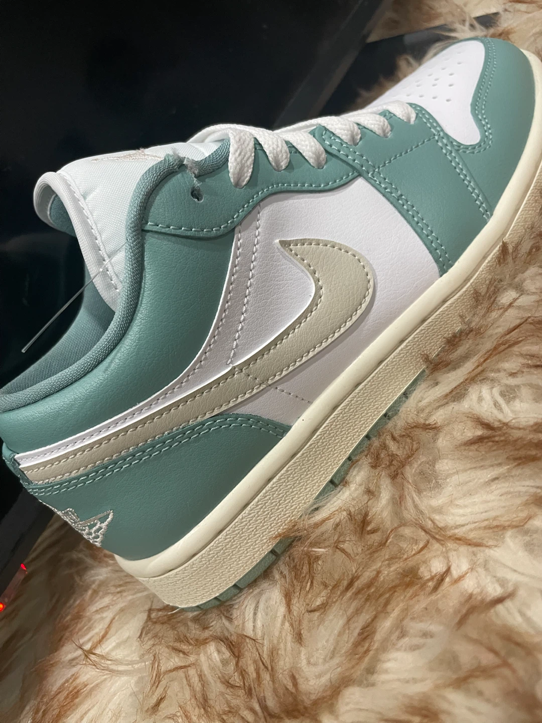 Nike Air Jordan 1 Low SE Size 7 US - photo 2