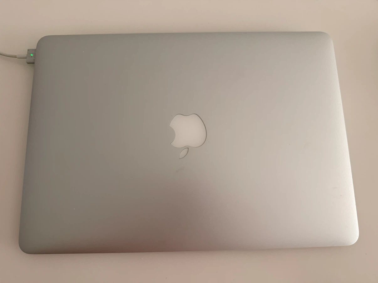 Apple MacBook Air (13-inch, Early 2015) - photo 2