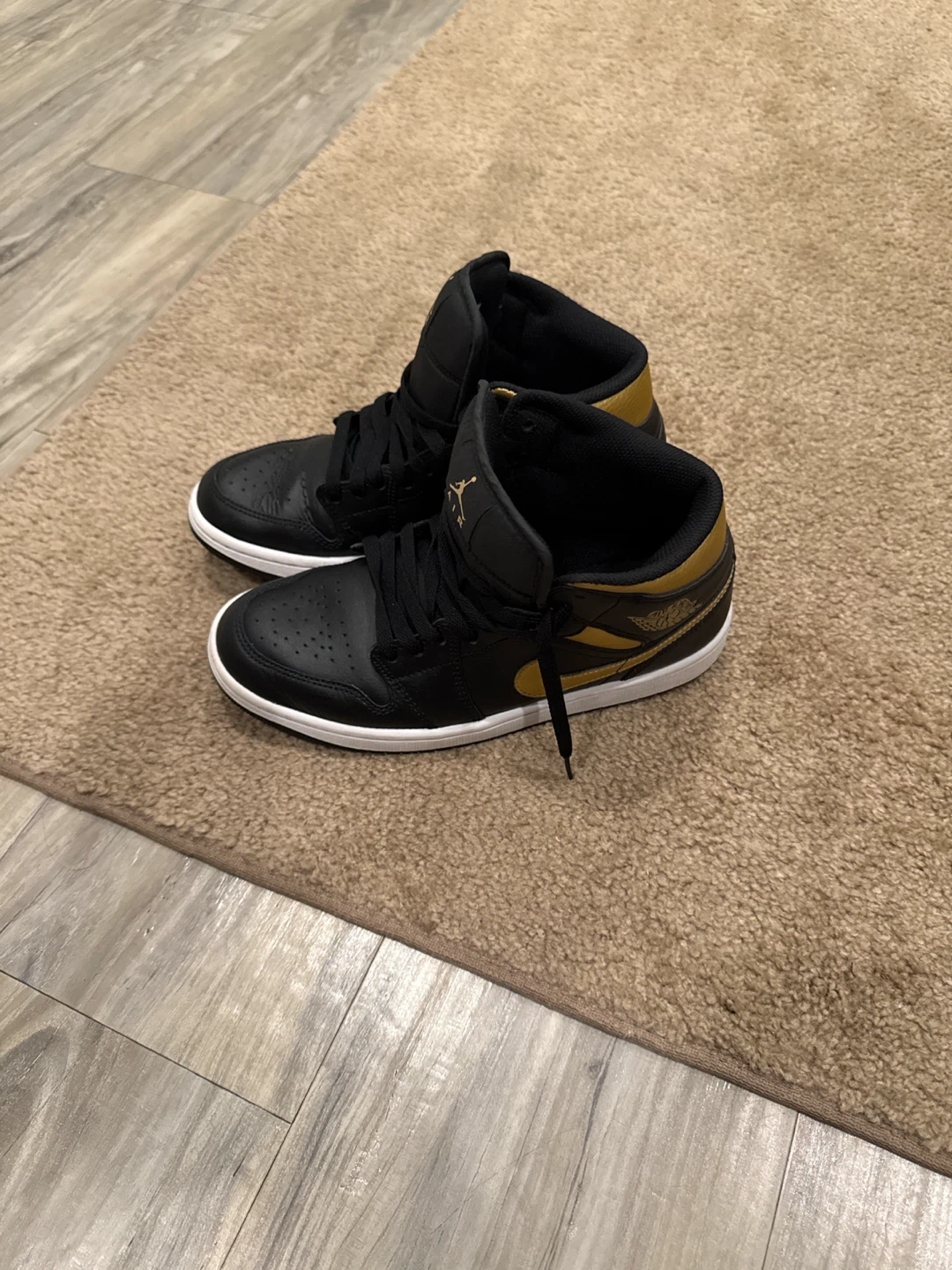 Air Jordan 1 Mid SE Black Gold Sneakers - photo 3