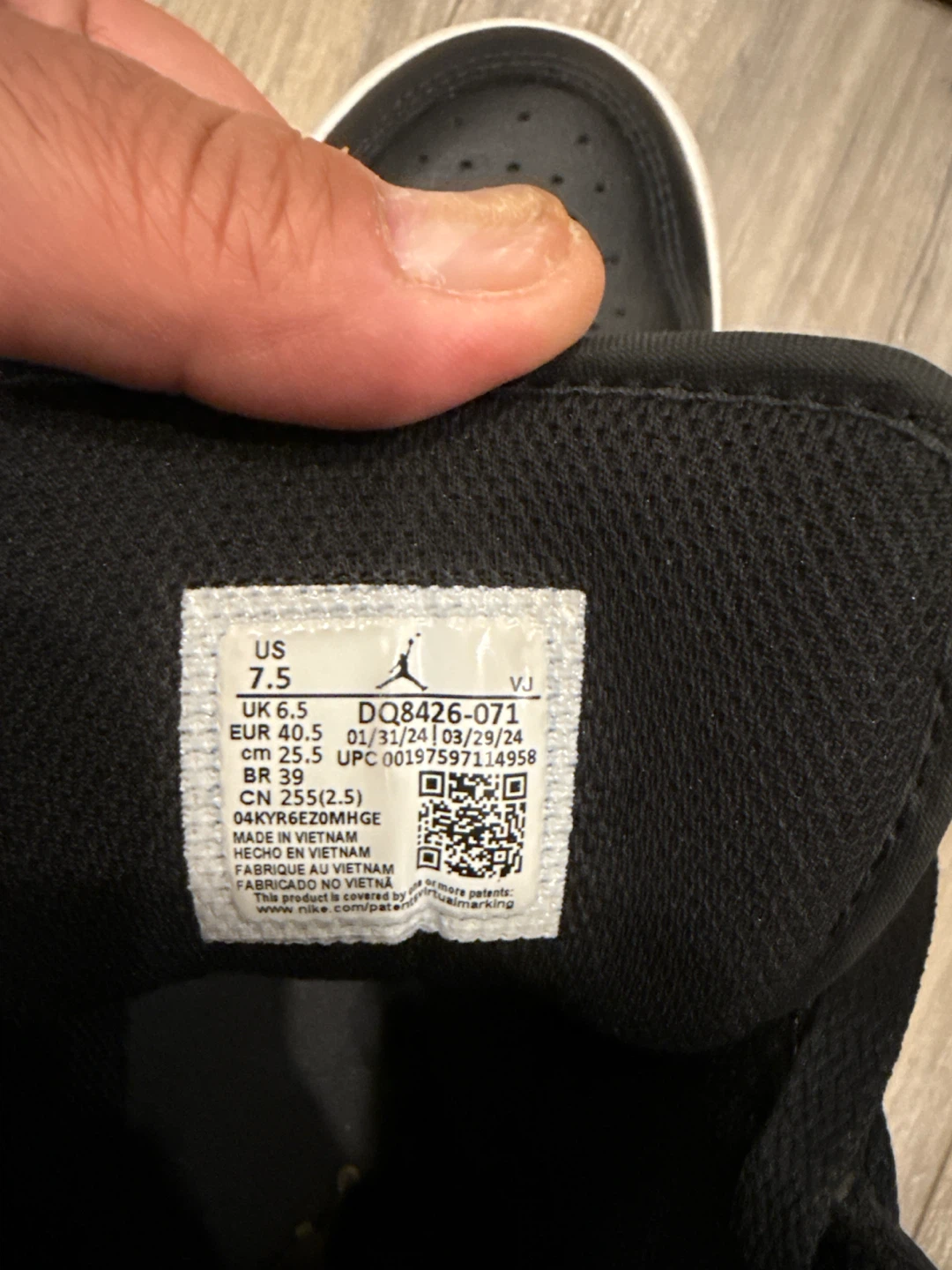 Air Jordan 1 Mid SE Black Gold Sneakers - photo 4