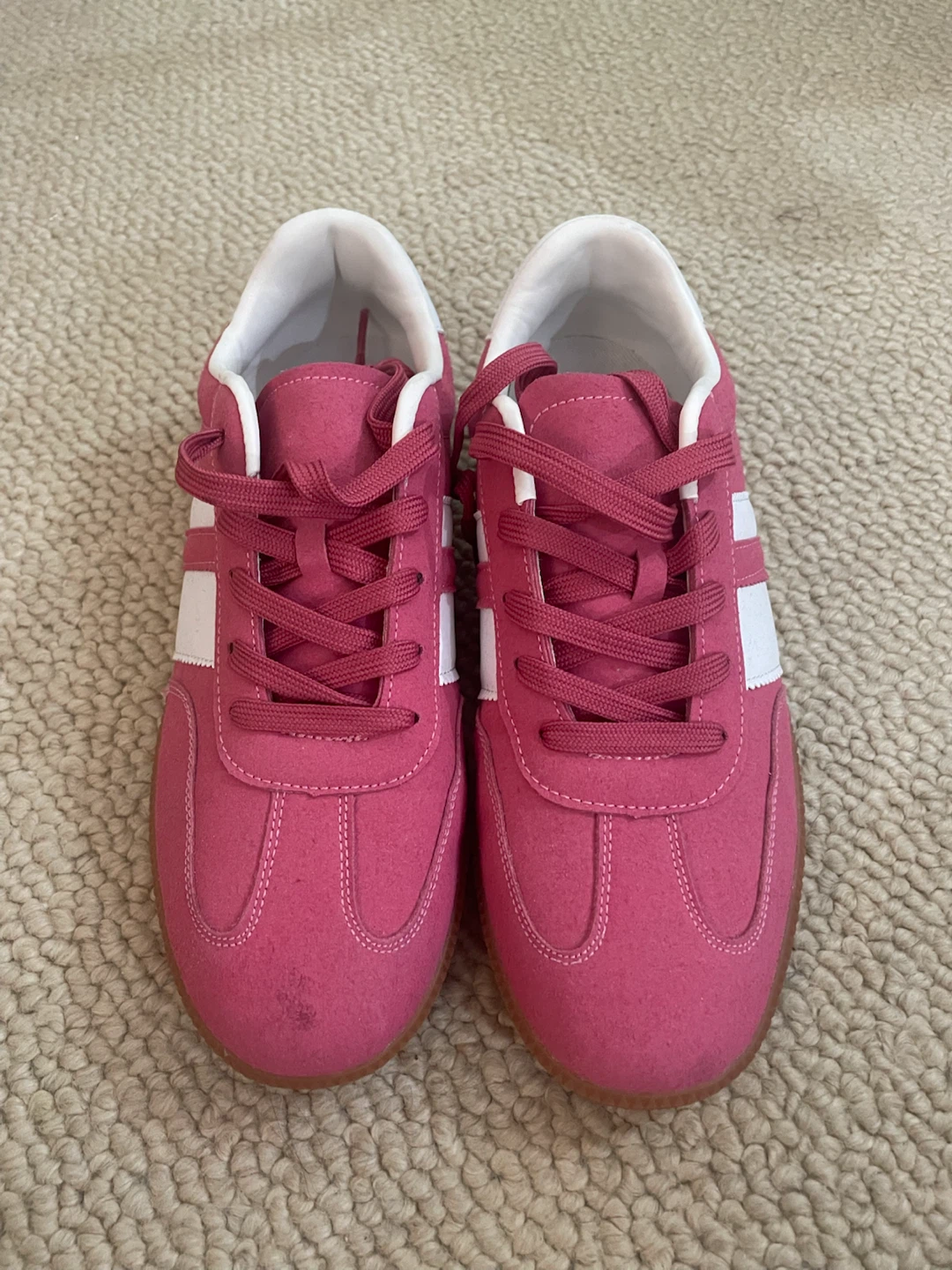 Like new pink sneakers