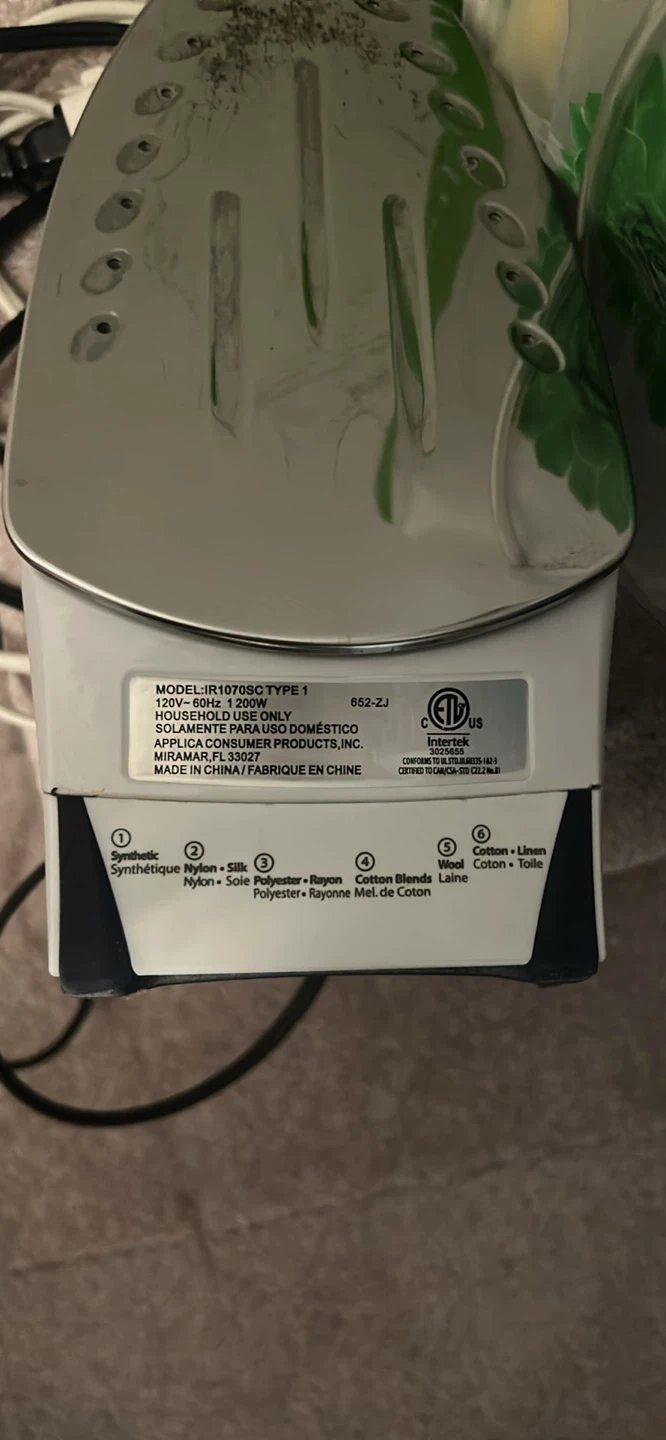 Black & Decker IR1070SC Steam Iron - photo 4