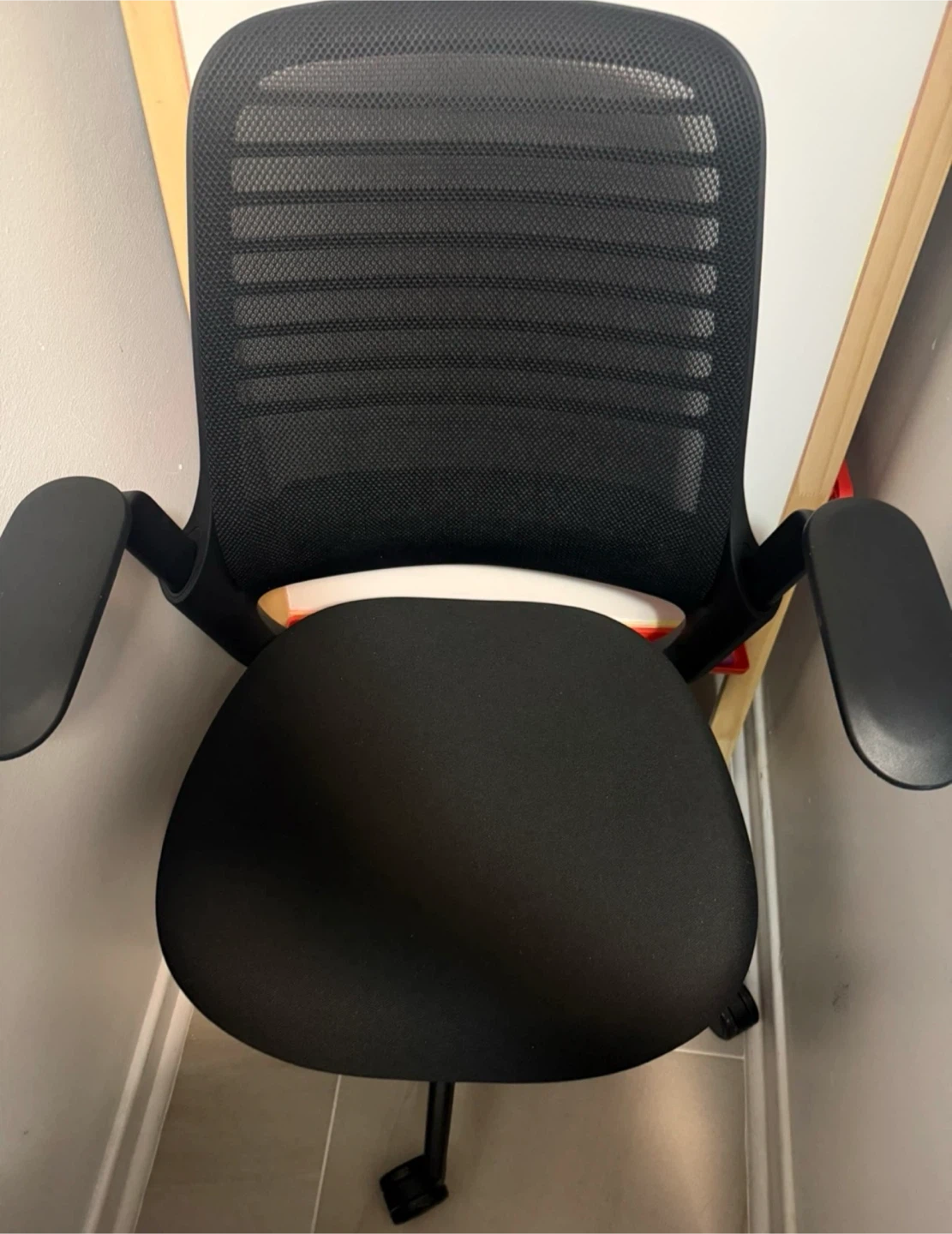 Black Mesh Office Chair - photo 2