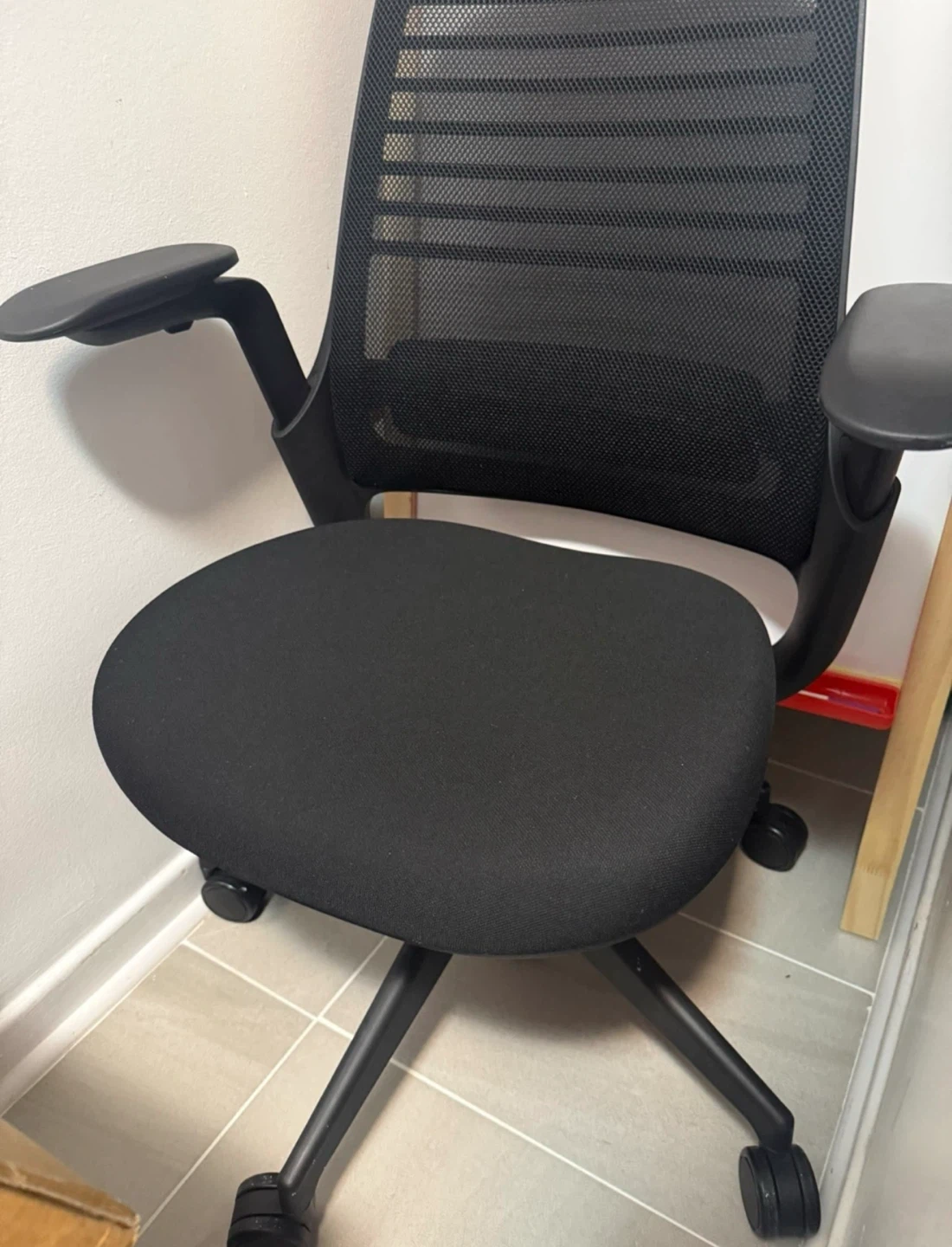 Black Mesh Office Chair - photo 3
