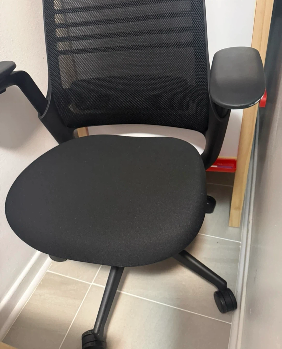 Black Mesh Office Chair - photo 4
