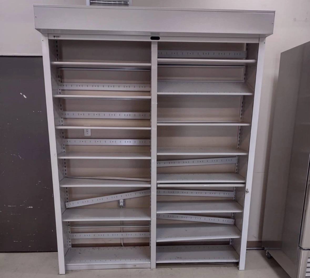 Rollok lockable shelf