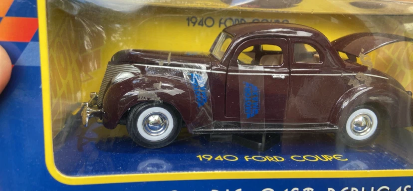 Motor Max 1940 Ford Coupe 1:24 Die-Cast Replica - photo 2