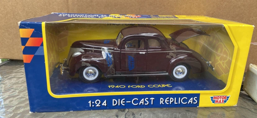 Motor Max 1940 Ford Coupe 1:24 Die-Cast Replica - photo 3