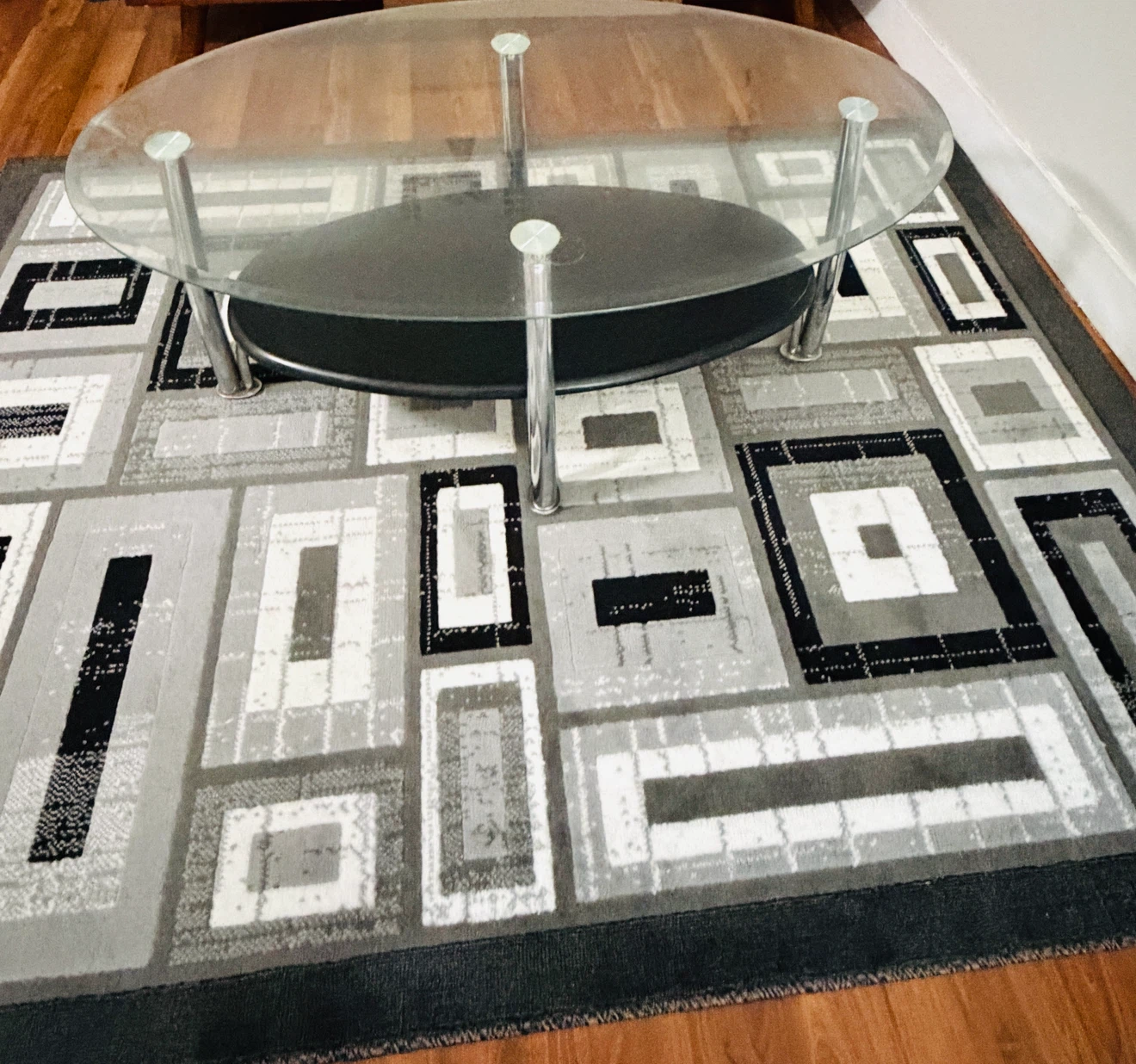 Area Rug with Geometric Pattern
