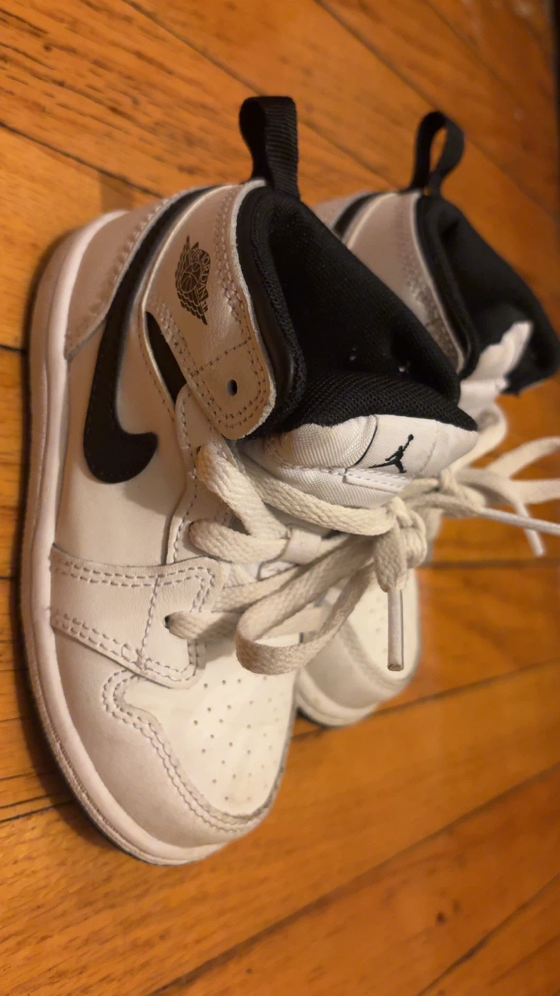 Air Jordan 1 Toddler Shoes - photo 3