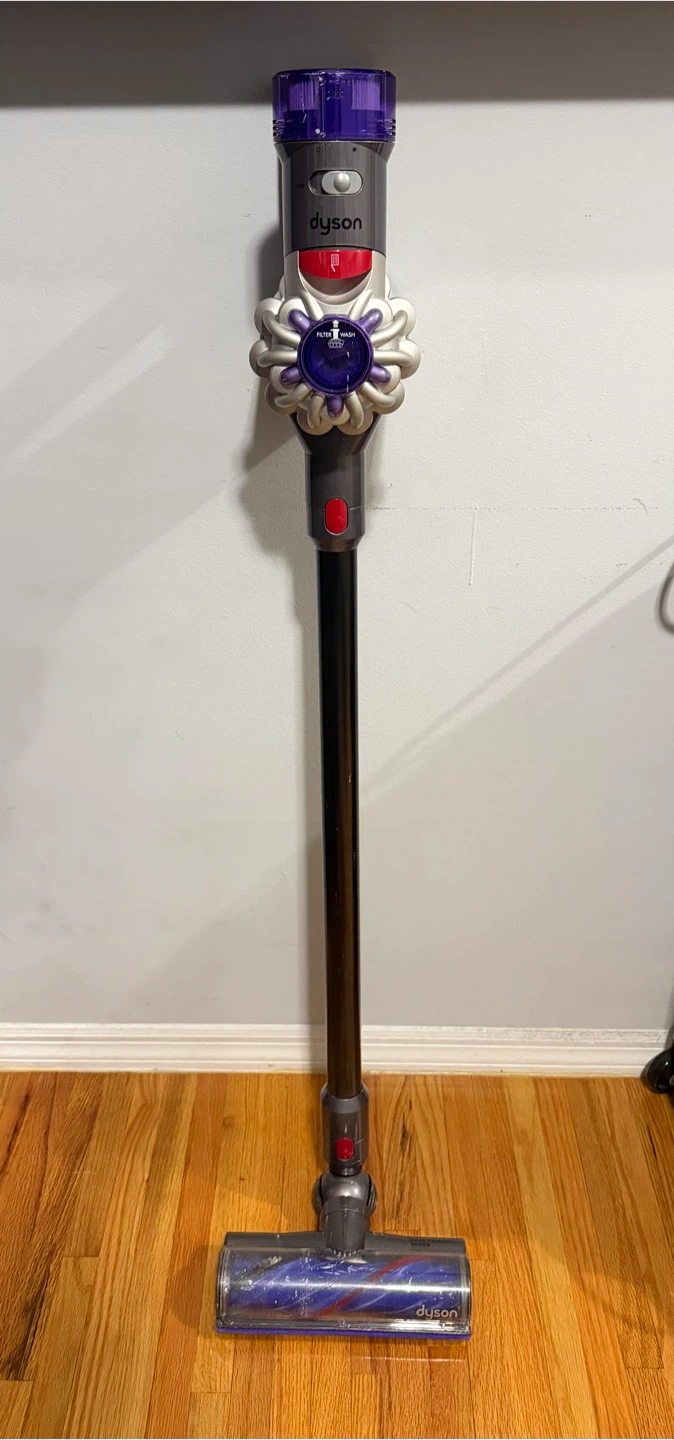 Dyson V8 Vacuum Cleaner