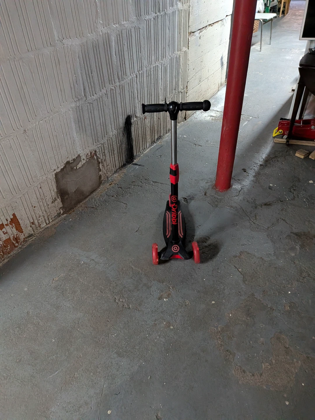 Dribbl 3-Wheel Scooter - photo 4