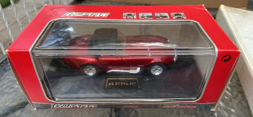 Majorette Club 1/24 AC Cobra 427 Diecast Car