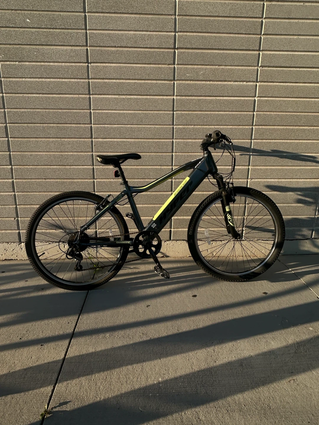 Hyper 26" Electric Mountain Bike - Freshly Serviced w/ Charger - photo 4
