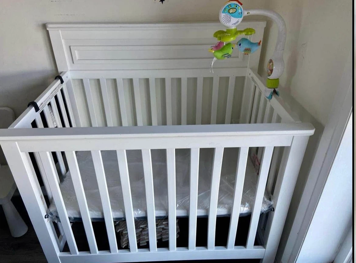 White Baby Crib - photo 3