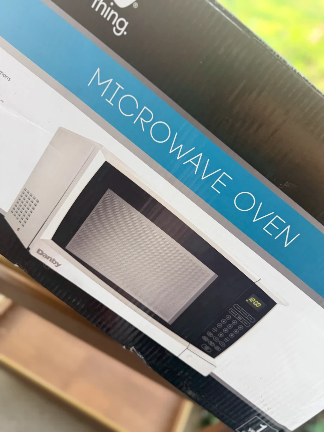 Brand new with box Danby Microwave Oven - photo 2