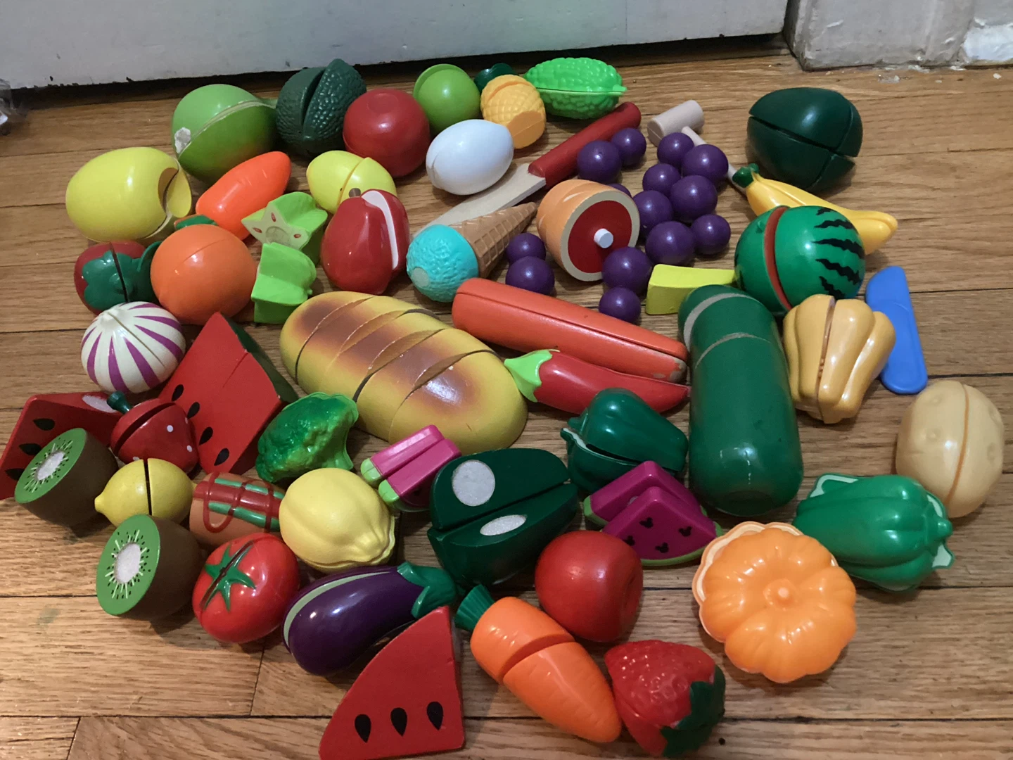 Large Play Food Cutting Set