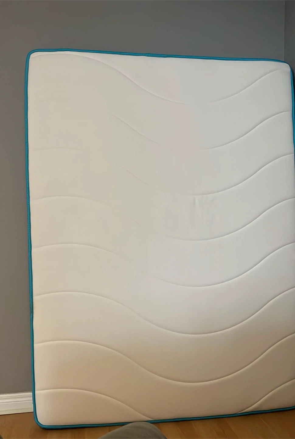 Queen Tufted bed frame with mattress - photo 2