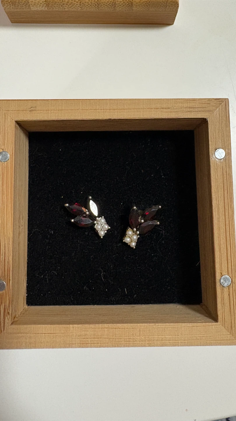 Garnet and Pearl Leaf Earrings - photo 2