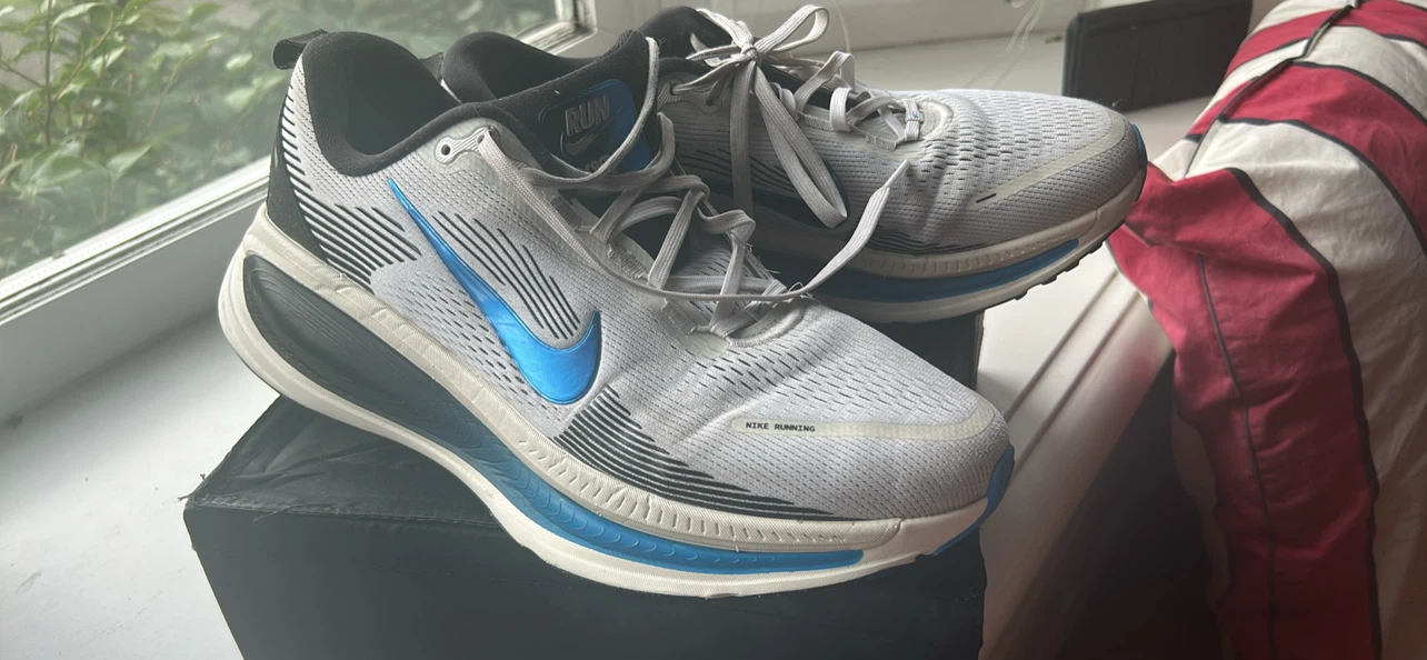Nike Zoom Vomero 16 Running Shoes - photo 2