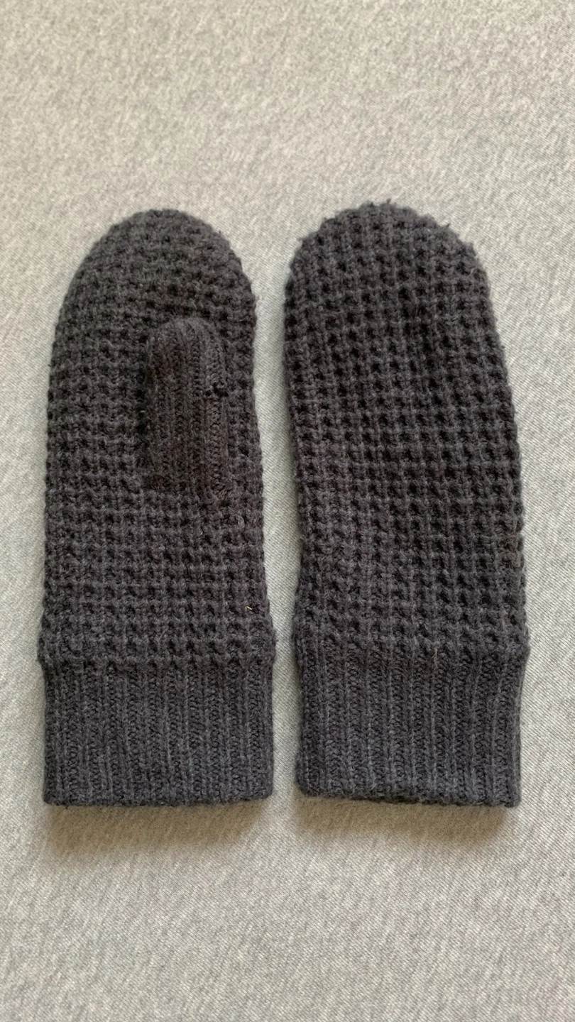 Charcoal Mittens ~ One Thumb Needs Mending