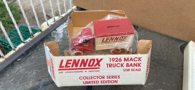 Lennox 1926 Mack Truck Bank 1/38 Scale