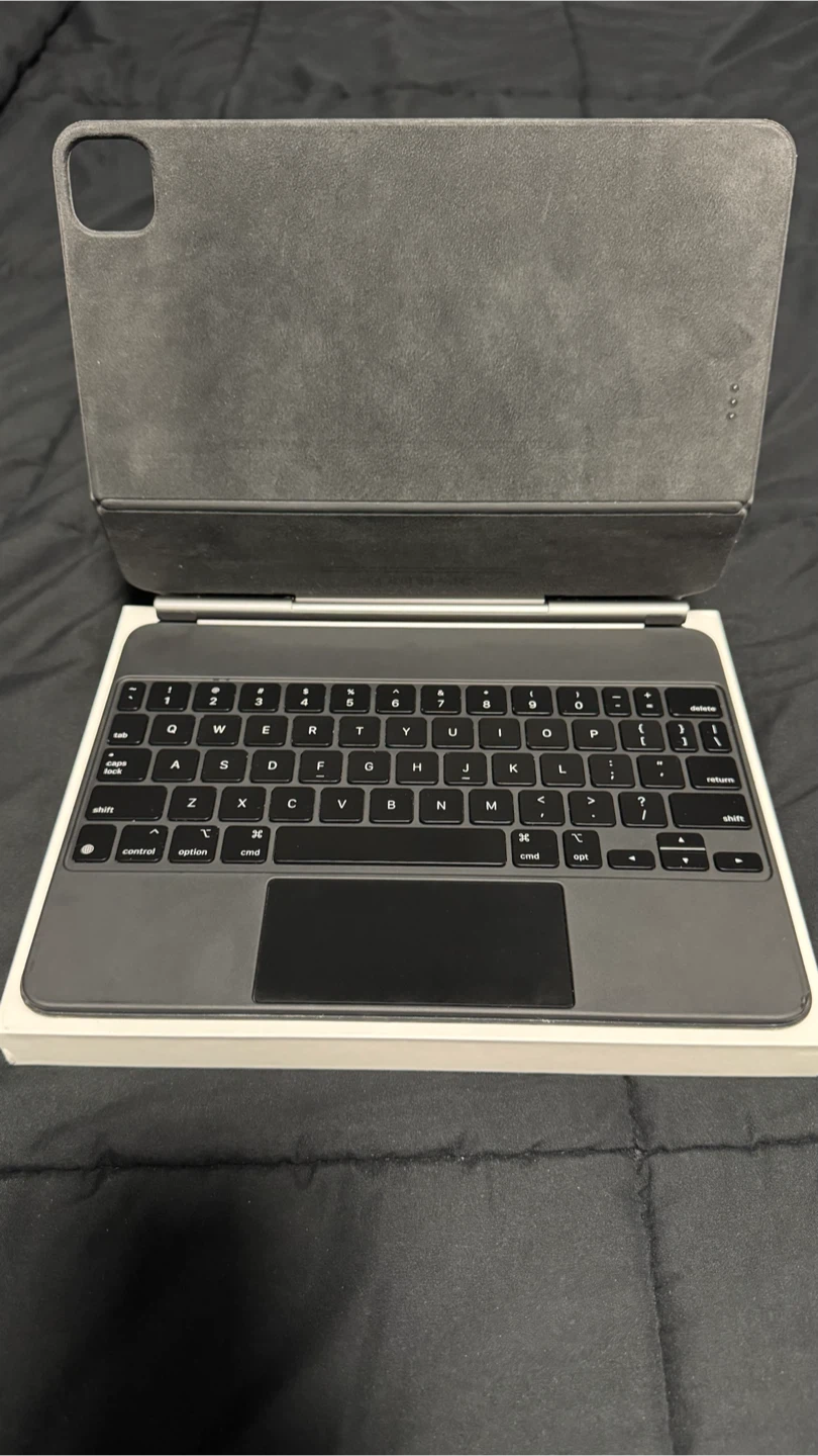 iPad Pro 11” 4th Gen Magic Keyboard