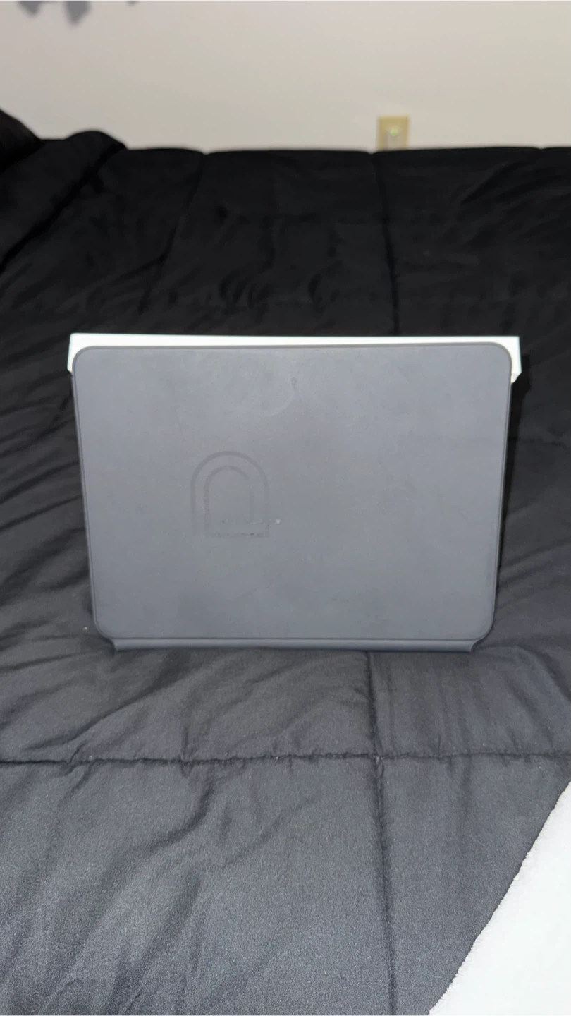 iPad Pro 11” 4th Gen Magic Keyboard - photo 4
