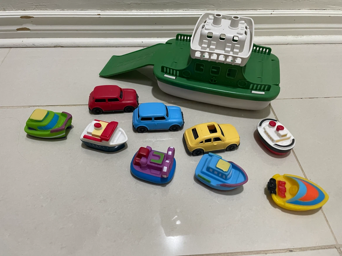 Ferry boat bath toy