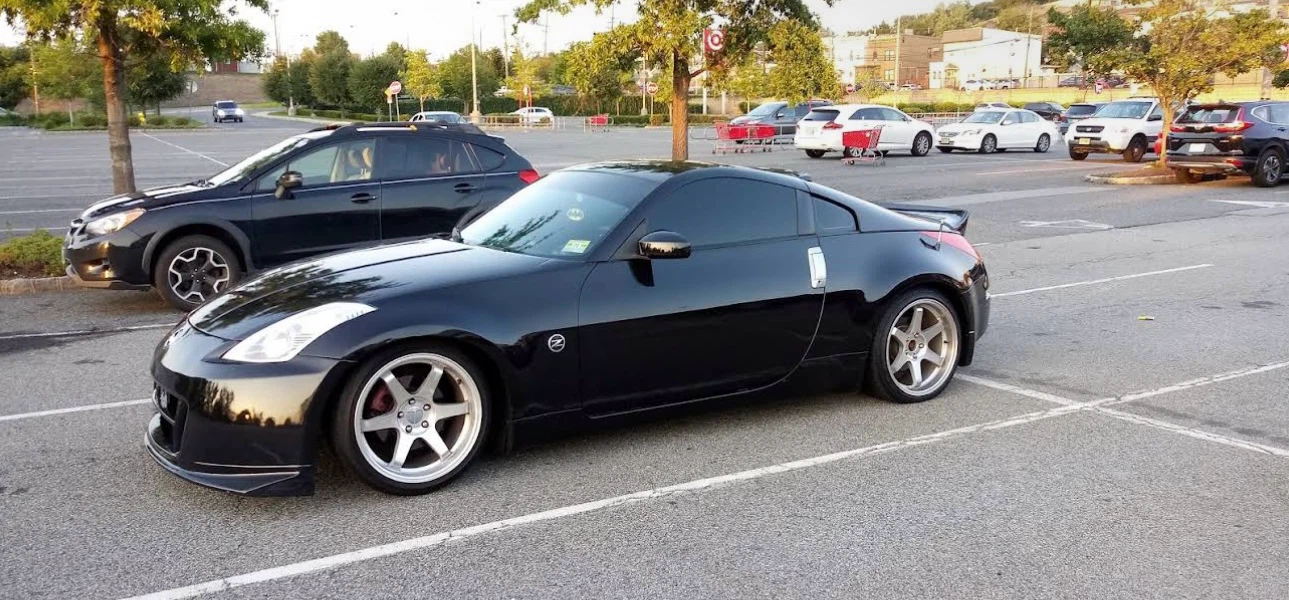 Black Nissan 350Z Coupe 2004 auto
