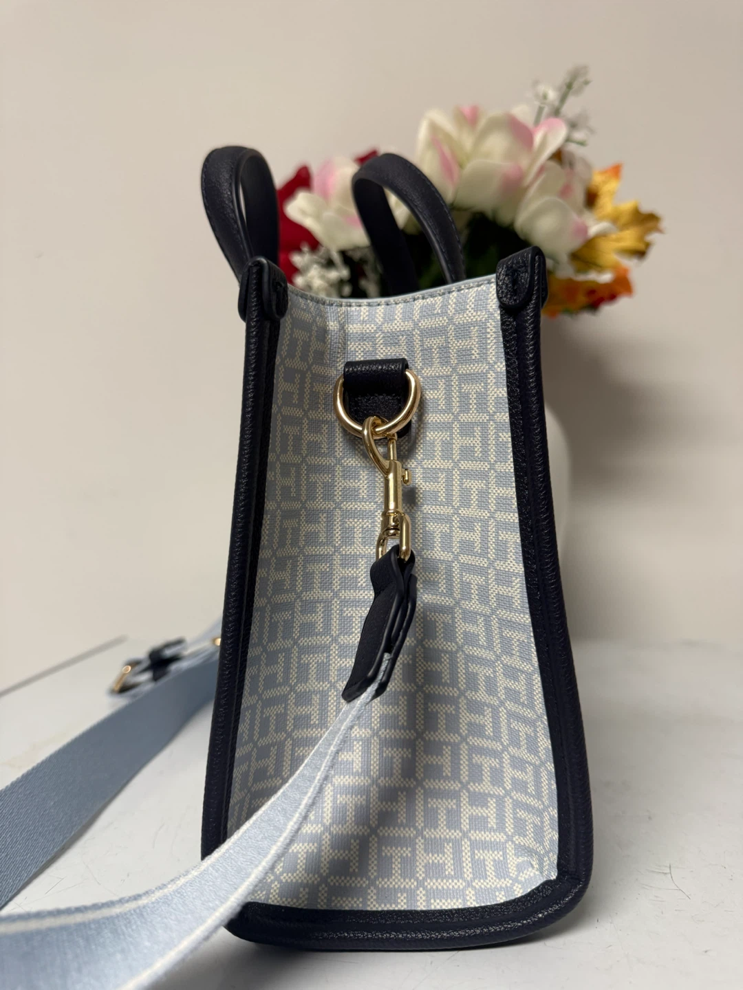 Tommy Hilfiger Monogram Tote Bag - photo 3