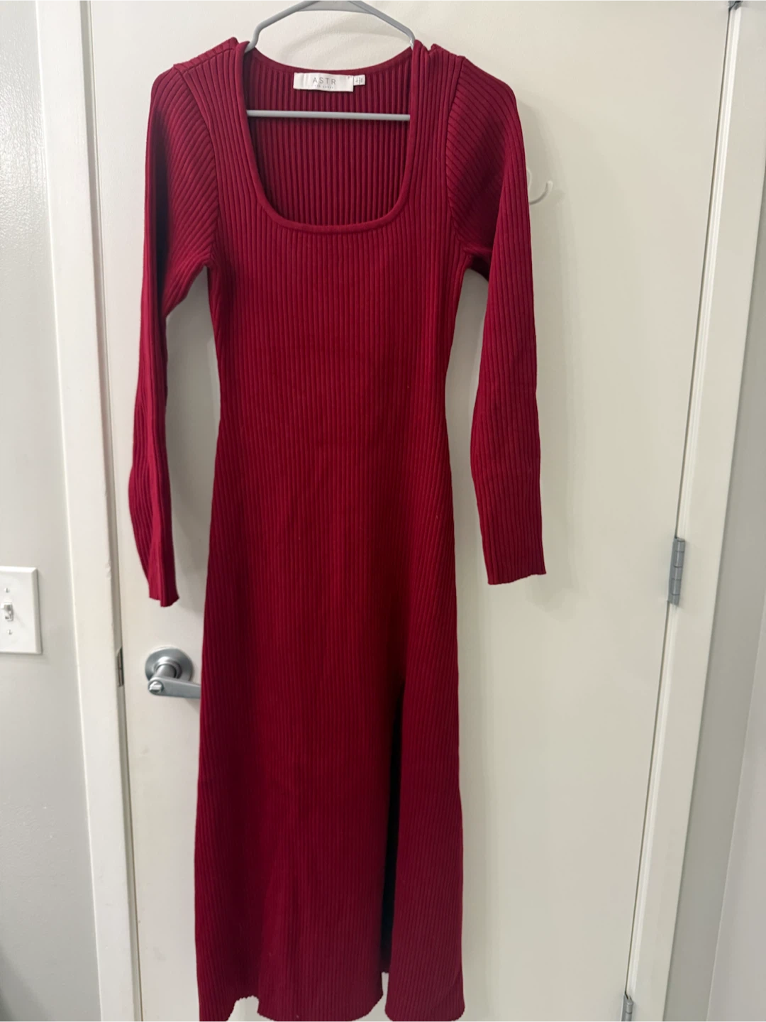 ASTR The Label Red Ribbed Long Sleeve Midi Dress - photo 5