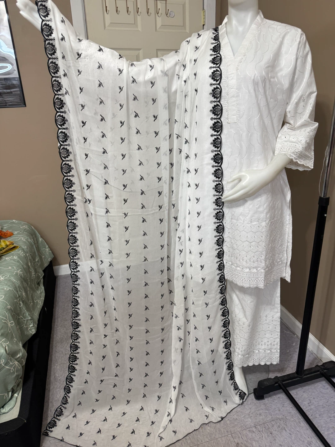Pure chiffon embroidered duppata/scarve - photo 2