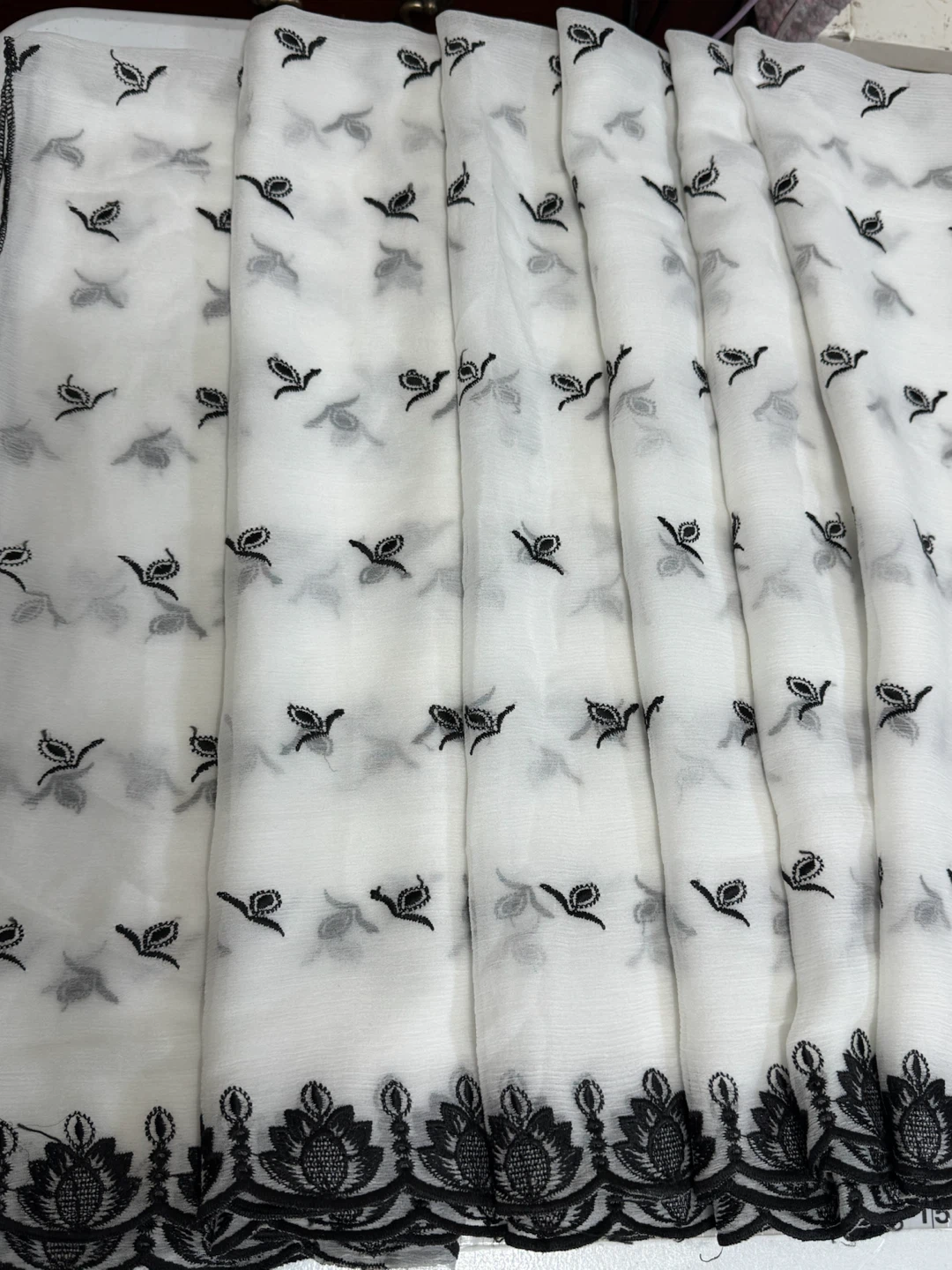 Pure chiffon embroidered duppata/scarve - photo 4