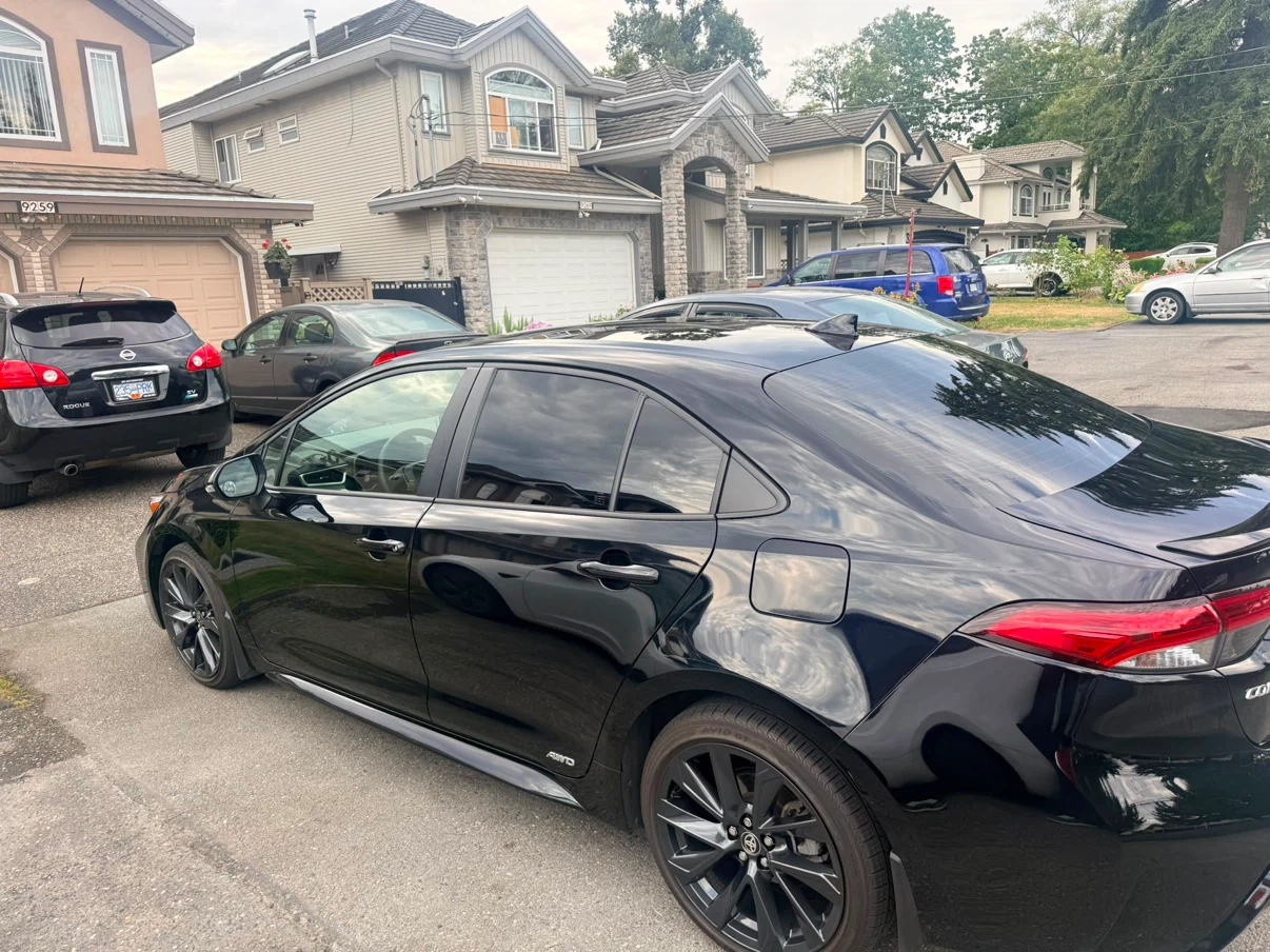 2025 Toyota Corolla AWD XSE Hybrid - photo 2