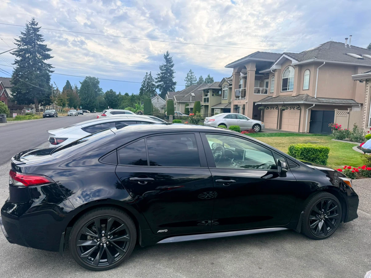 2025 Toyota Corolla AWD XSE Hybrid - photo 3