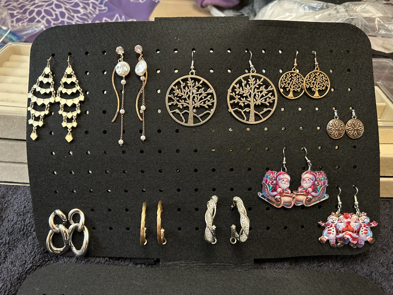 Fashion jewellery -bracelets and earrings - photo 2