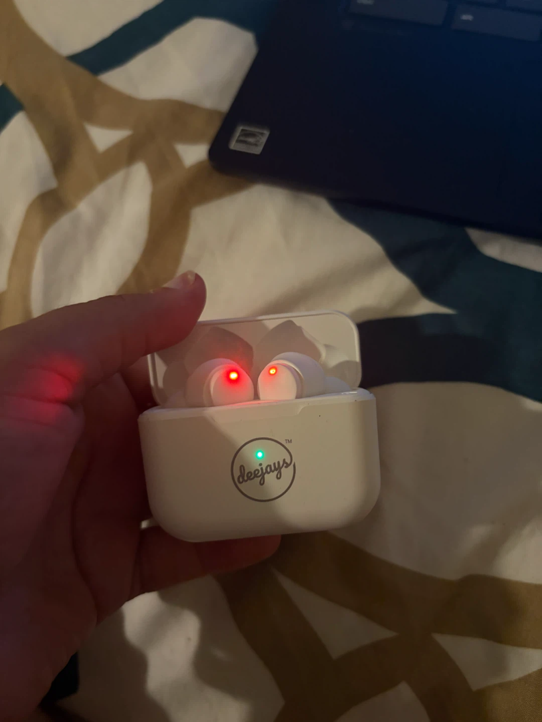 Deejays White Wireless Earbuds with Charging Case - photo 3