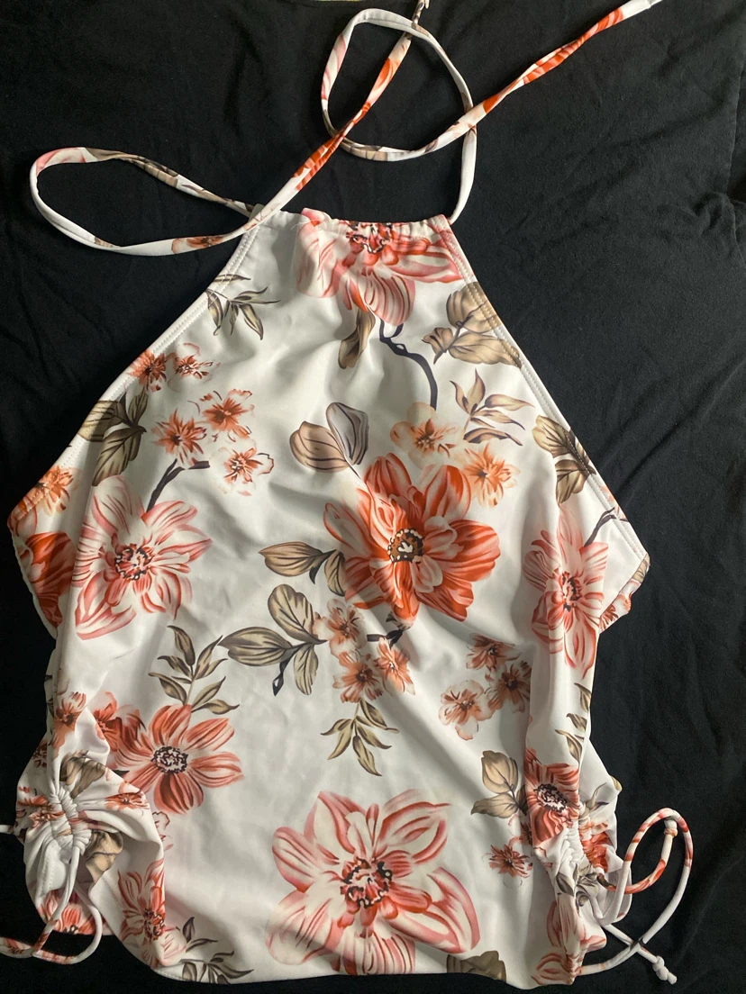 Floral w/pads, runched halter-neck swim top