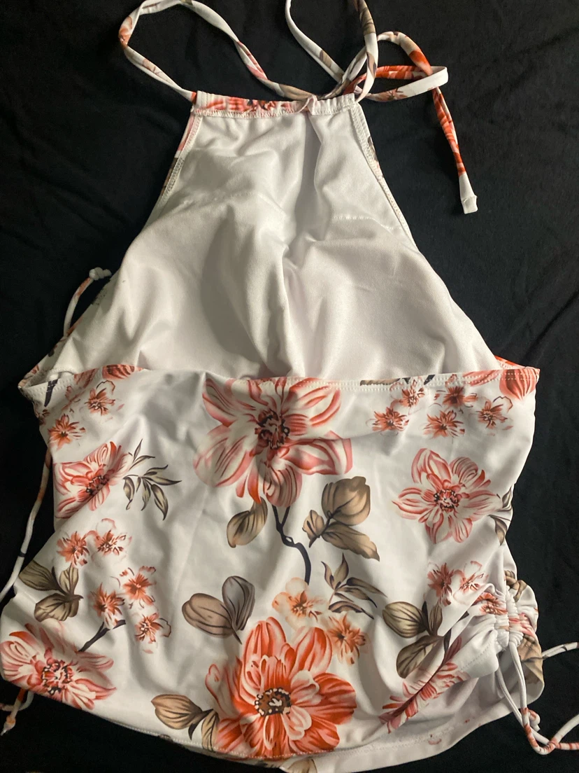 Floral w/pads, runched halter-neck swim top - photo 3