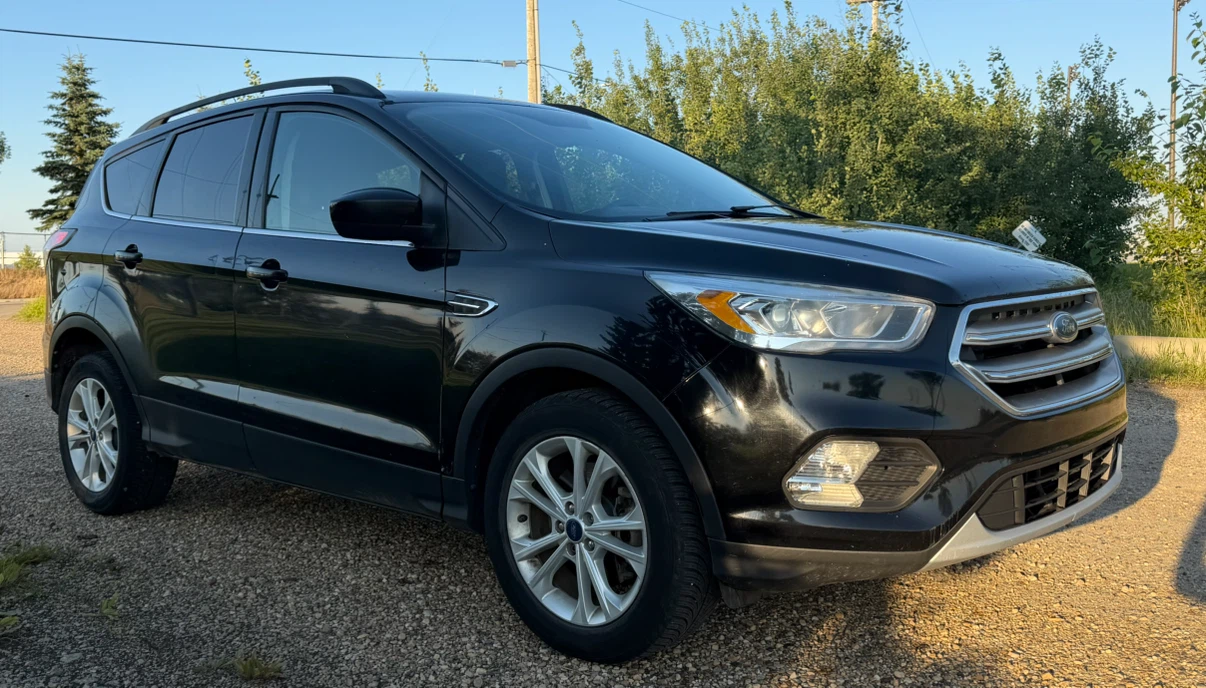 2017 ford escape se 4x4 215573 km 6,500Black Ford Escape SUV