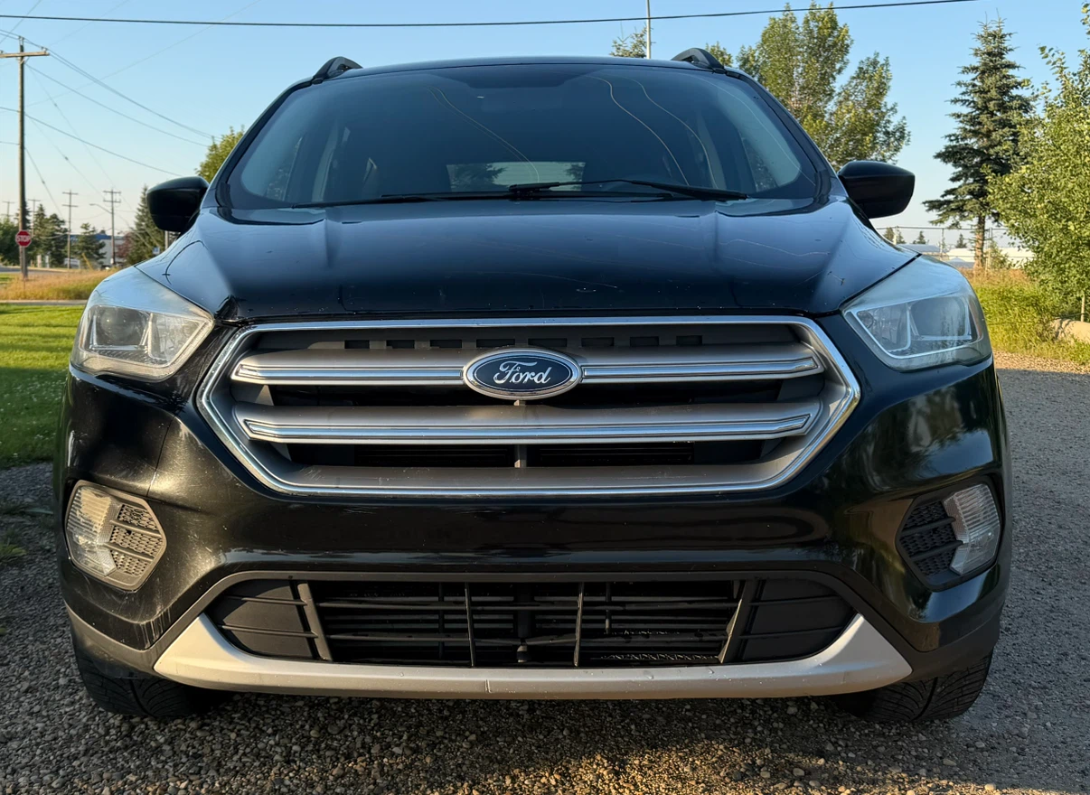 2017 ford escape se 4x4 215573 km 6,500Black Ford Escape SUV - photo 3