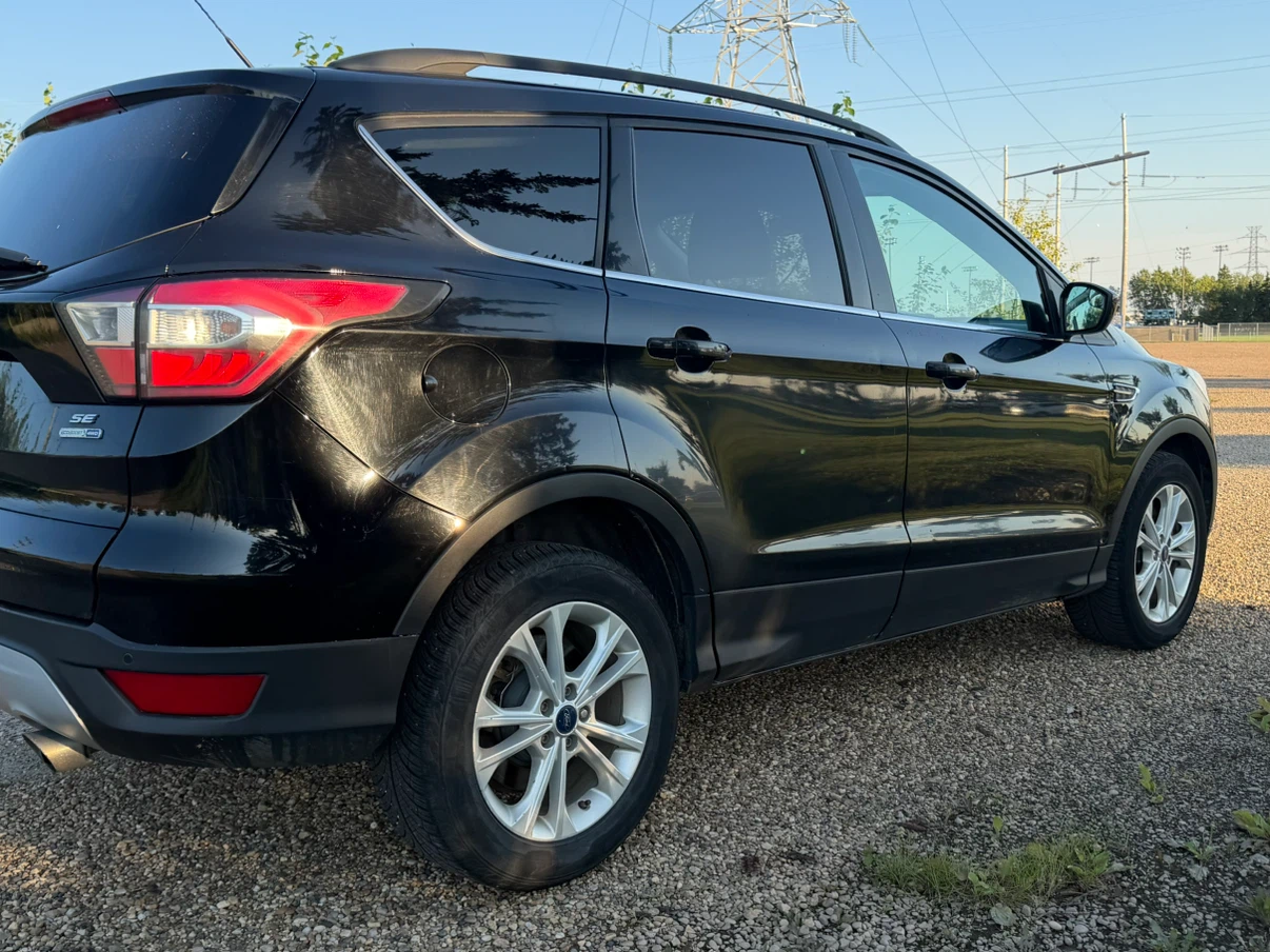 2017 ford escape se 4x4 215573 km 6,500Black Ford Escape SUV - photo 4