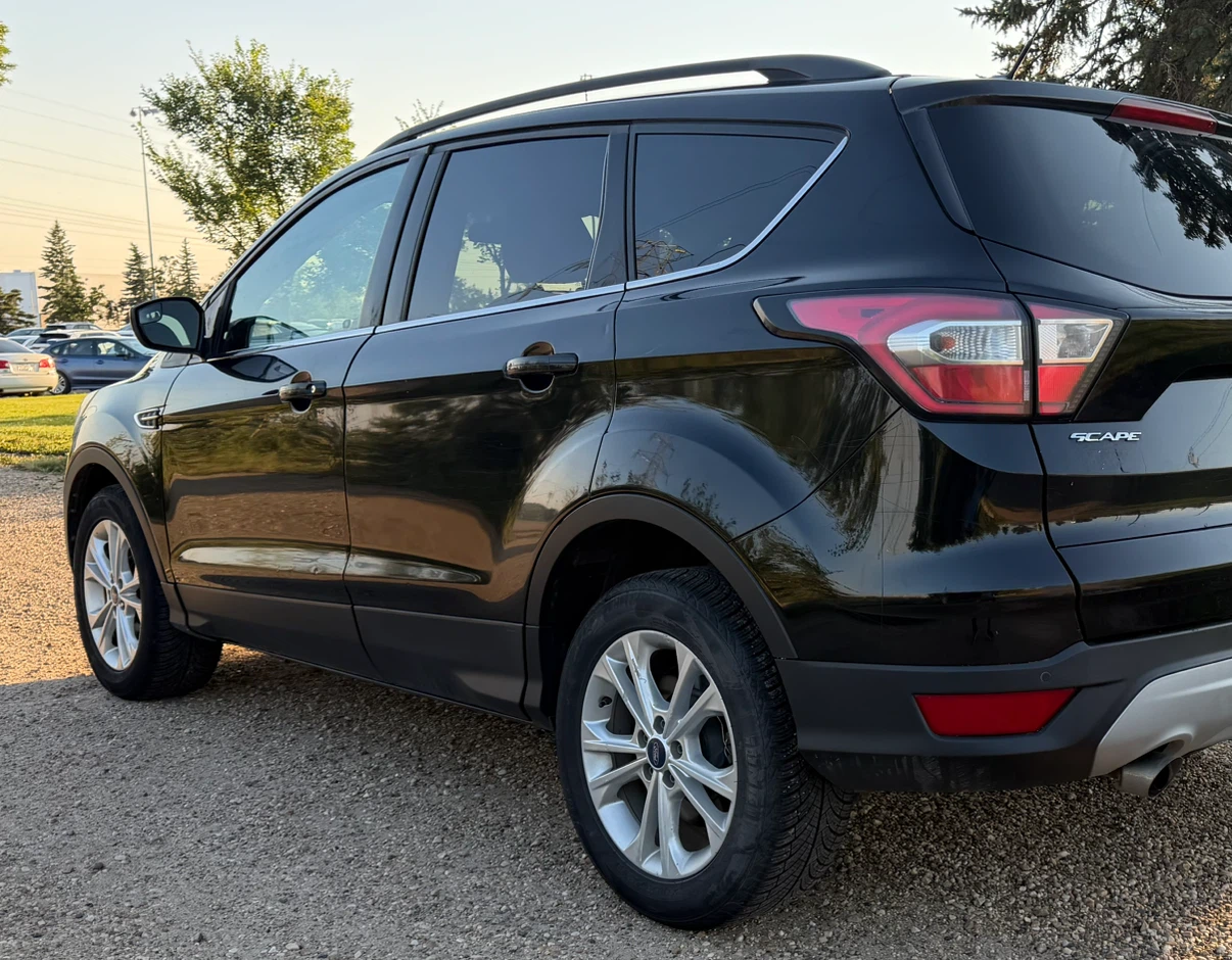 2017 ford escape se 4x4 215573 km 6,500Black Ford Escape SUV - photo 5