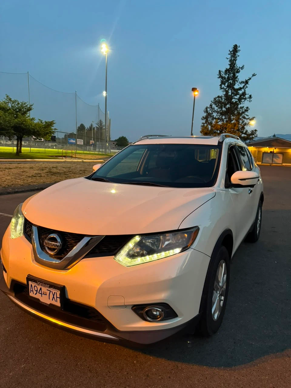 White Nissan Rogue SUV - photo 3
