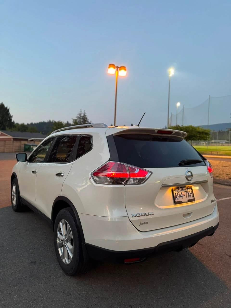 White Nissan Rogue SUV - photo 4