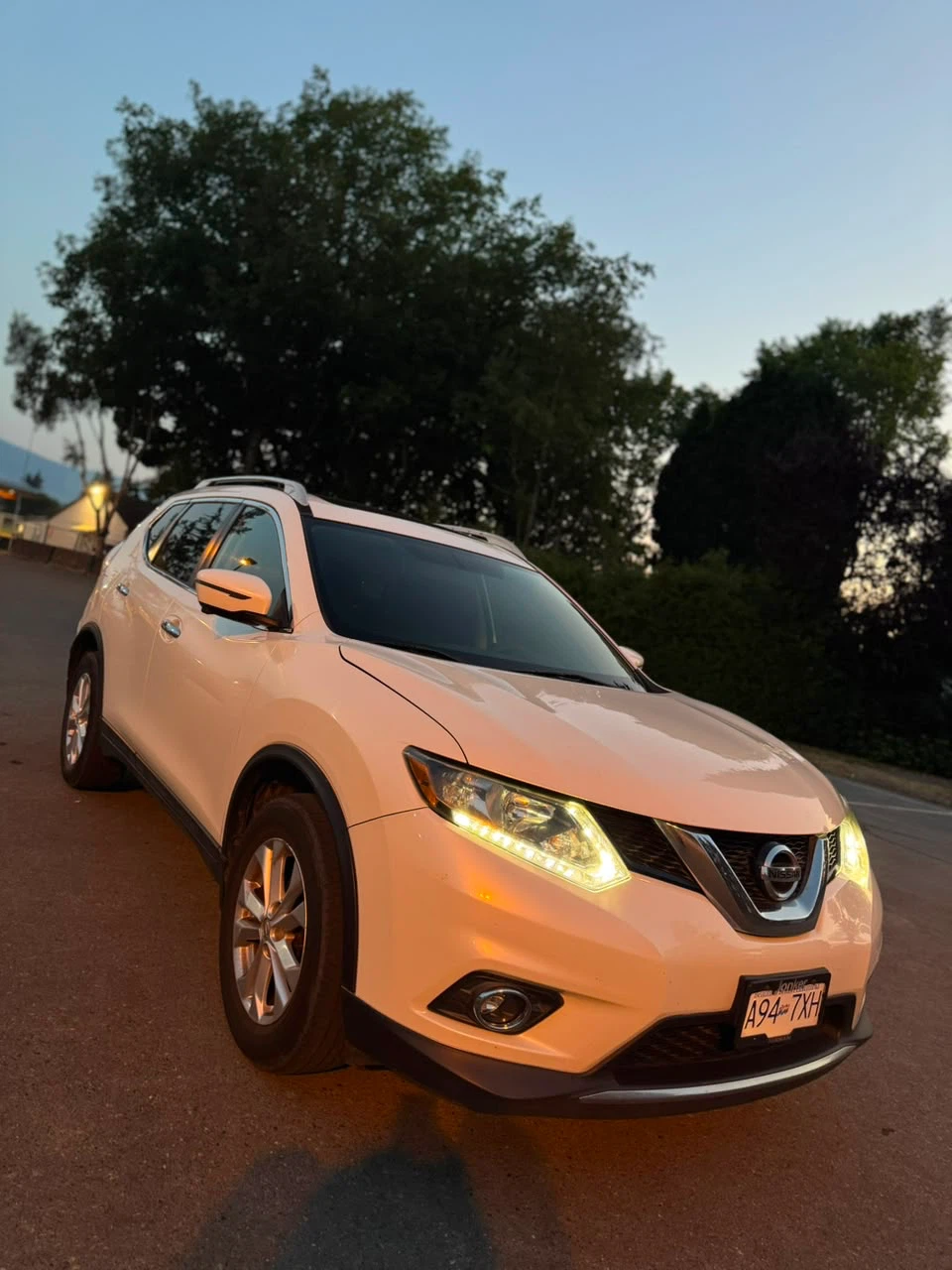 White Nissan Rogue SUV - photo 5