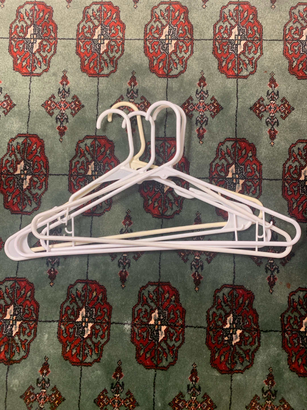 Set of 5 Plastic Clothes Hangers
