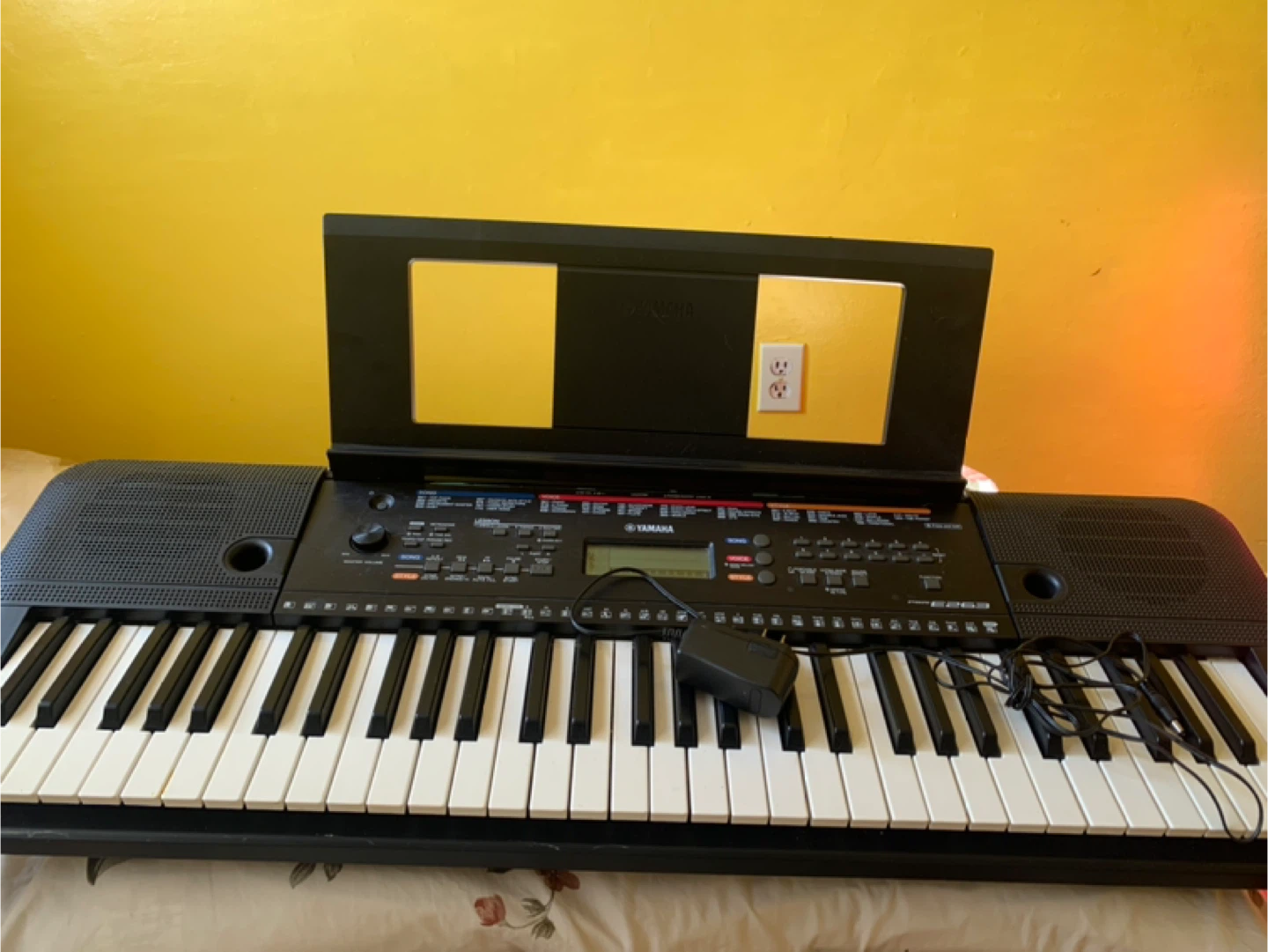 Yamaha EZ-263 Keyboard $200 - photo 3